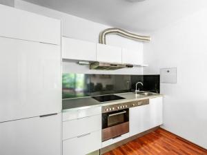 Pronájem bytu 2+kk, Praha - Holešovice, Na Maninách, 55 m2