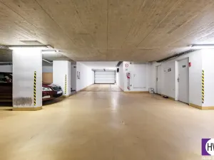 Prodej garážového stání, Praha, Nad motolskou nemocnicí, 13 m2