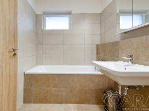Pronájem bytu 2+kk, Praha, Mezi vodami, 58 m2