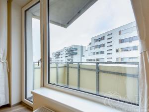 Pronájem bytu 2+kk, Praha, Mezi vodami, 58 m2