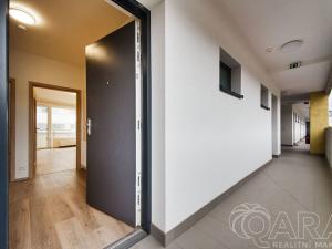 Pronájem bytu 2+kk, Praha, Mezi vodami, 58 m2