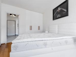 Pronájem bytu 2+kk, Praha - Košíře, Naskové, 53 m2