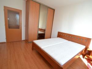 Pronájem bytu 2+kk, Praha - Záběhlice, Ve slatinách, 45 m2