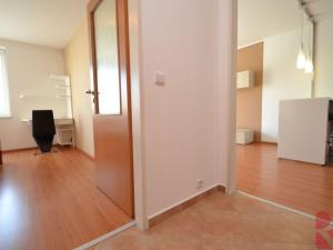 Pronájem bytu 2+kk, Praha - Záběhlice, Ve slatinách, 45 m2