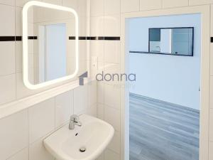 Pronájem bytu 1+kk, Praha, Děčínská, 25 m2