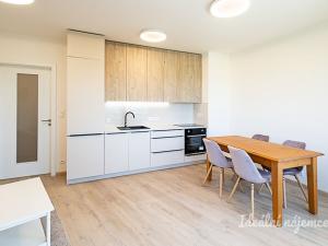 Pronájem bytu 2+kk, Praha, Drahňovická, 47 m2