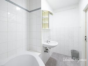Pronájem bytu 3+kk, Praha, Štúrova, 67 m2