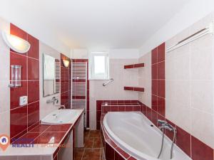 Prodej bytu 4+1, Postřelmov, Krátká, 115 m2