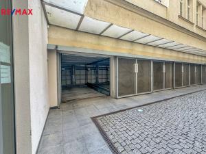 Pronájem garážového stání, Praha - Nové Město, Senovážné náměstí, 10 m2