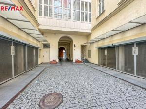Pronájem garážového stání, Praha - Nové Město, Senovážné náměstí, 10 m2