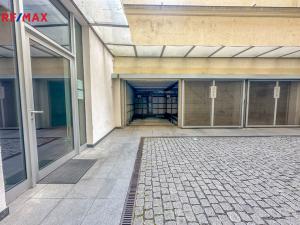 Pronájem garážového stání, Praha - Nové Město, Senovážné náměstí, 10 m2