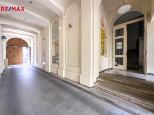Pronájem garážového stání, Praha - Nové Město, Senovážné náměstí, 10 m2
