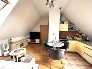 Prodej bytu 2+kk, Jesenice, Lomená, 45 m2