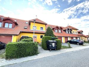 Prodej bytu 2+kk, Jesenice, Lomená, 45 m2