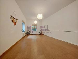 Pronájem obchodního prostoru, Jindřichův Hradec, Masarykovo náměstí, 72 m2
