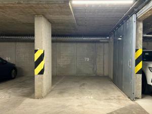 Pronájem garážového stání, Kladno, Benediktínská, 17 m2