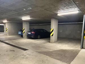 Pronájem garážového stání, Kladno, Benediktínská, 17 m2