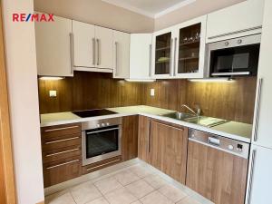 Pronájem bytu 2+kk, Praha - Košíře, Lovčenská, 60 m2