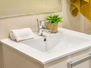 Prodej bytu 2+kk, Praha - Horní Měcholupy, Mantovská, 50 m2