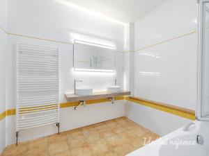 Pronájem bytu 4+1, Praha - Kobylisy, Šimůnkova, 120 m2