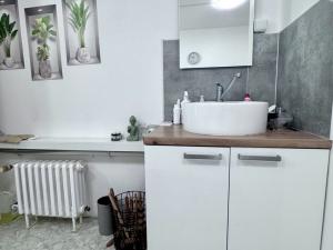 Pronájem obchodního prostoru, Pardubice, 60 m2