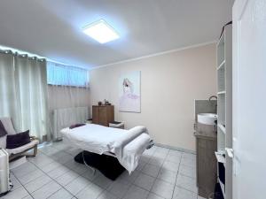 Pronájem obchodního prostoru, Pardubice, 60 m2