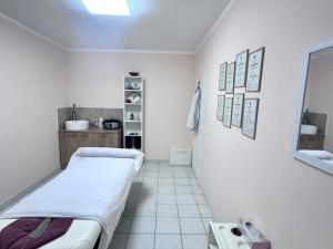 Pronájem obchodního prostoru, Pardubice, 60 m2