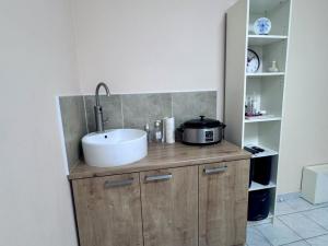 Pronájem obchodního prostoru, Pardubice, 60 m2