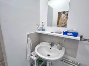 Pronájem obchodního prostoru, Pardubice, 60 m2
