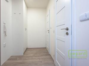 Pronájem bytu 1+kk, Praha, Tesaříkova, 29 m2