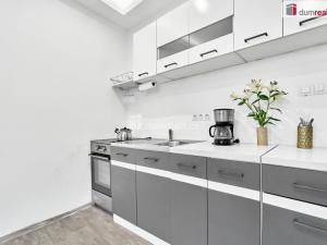 Pronájem bytu 2+kk, Karlovy Vary - Rybáře, Sokolovská, 35 m2