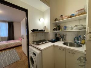 Pronájem bytu 1+kk, Praha - Karlín, Křižíkova, 35 m2