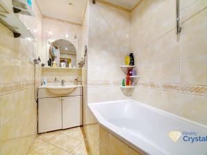 Prodej bytu 3+1, Karlovy Vary, U Trati, 80 m2