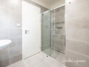 Pronájem bytu 1+kk, Praha - Háje, Sochorcova, 35 m2