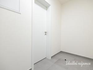 Pronájem bytu 1+kk, Praha - Háje, Sochorcova, 35 m2