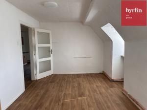 Pronájem bytu 2+1, Opava, Těšínská, 56 m2