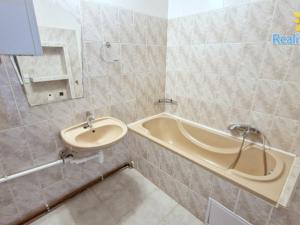 Pronájem bytu 2+kk, Praha - Dejvice, Dejvická, 50 m2