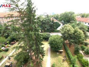 Prodej bytu 2+kk, Praha, Černokostelecká, 47 m2