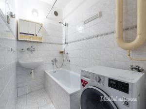 Pronájem bytu 3+1, Praha - Smíchov, Pod Kesnerkou, 70 m2