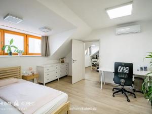 Pronájem bytu 2+kk, Jindřichův Hradec, Husova, 60 m2