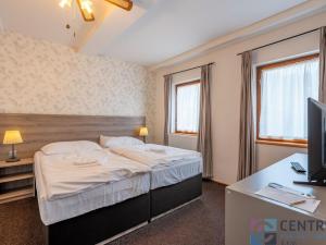 Prodej ubytování, Svoboda nad Úpou, 5. května, 1050 m2