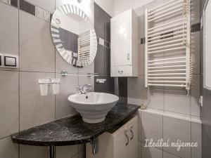 Pronájem bytu 3+kk, Praha - Petrovice, Rezlerova, 65 m2