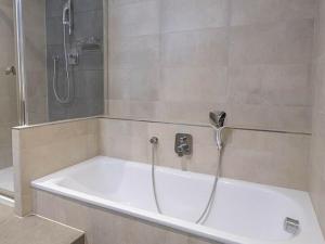 Pronájem bytu 2+kk, Praha - Bubeneč, Národní obrany, 80 m2