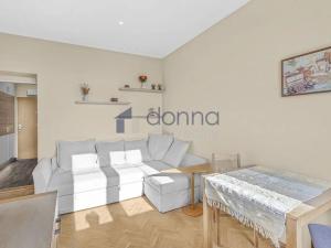 Pronájem bytu 1+kk, Praha, Sobotecká, 24 m2
