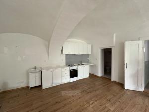 Pronájem kanceláře, Trhové Sviny, Nové město, 42 m2