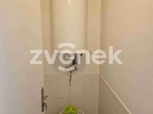 Pronájem výrobních prostor, Kudlovice, 1074 m2