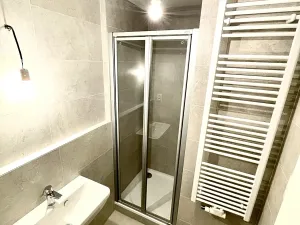 Prodej bytu 1+kk, Praha - Hostavice, Českobrodská, 31 m2