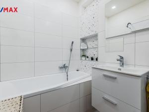 Pronájem bytu 3+kk, Praha - Čakovice, Hakenova, 75 m2