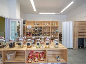 Pronájem obchodního prostoru, Praha - Kobylisy, Střelničná, 84 m2