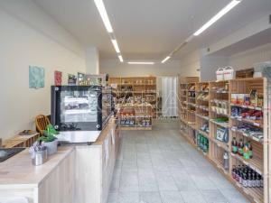 Pronájem obchodního prostoru, Praha - Kobylisy, Střelničná, 84 m2
